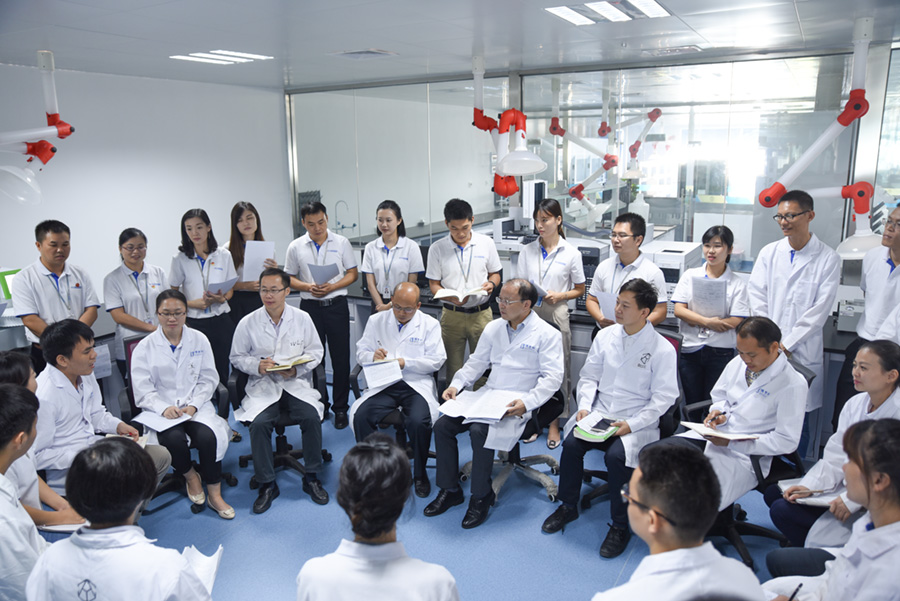 1614160681690811.jpg 888电子游戏董事长王双飞与员工交流党的十九大精神学习心得.JPG