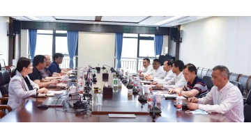 广西投资集团总司理李斌率队莅临888电子游戏调研